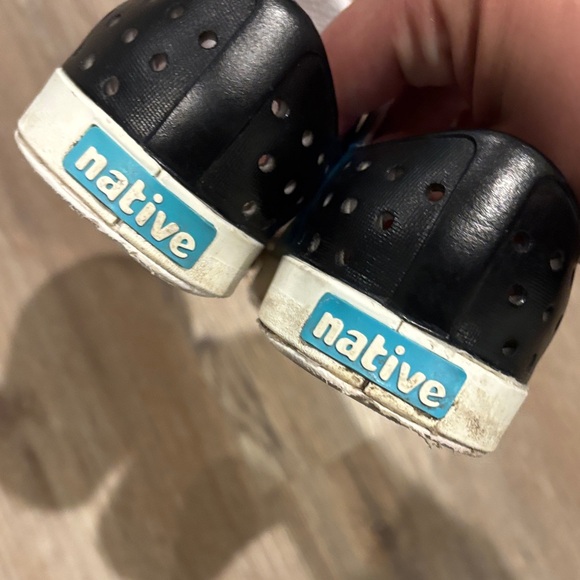 Native Kids Gradient Blue and White Water Shoes - Picture 2 of 4